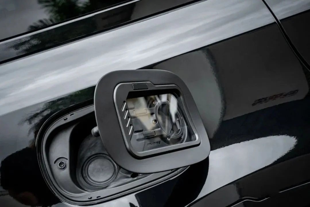 Transparent Fuel Tank Cover M-one Series For Land Rover Defender 110