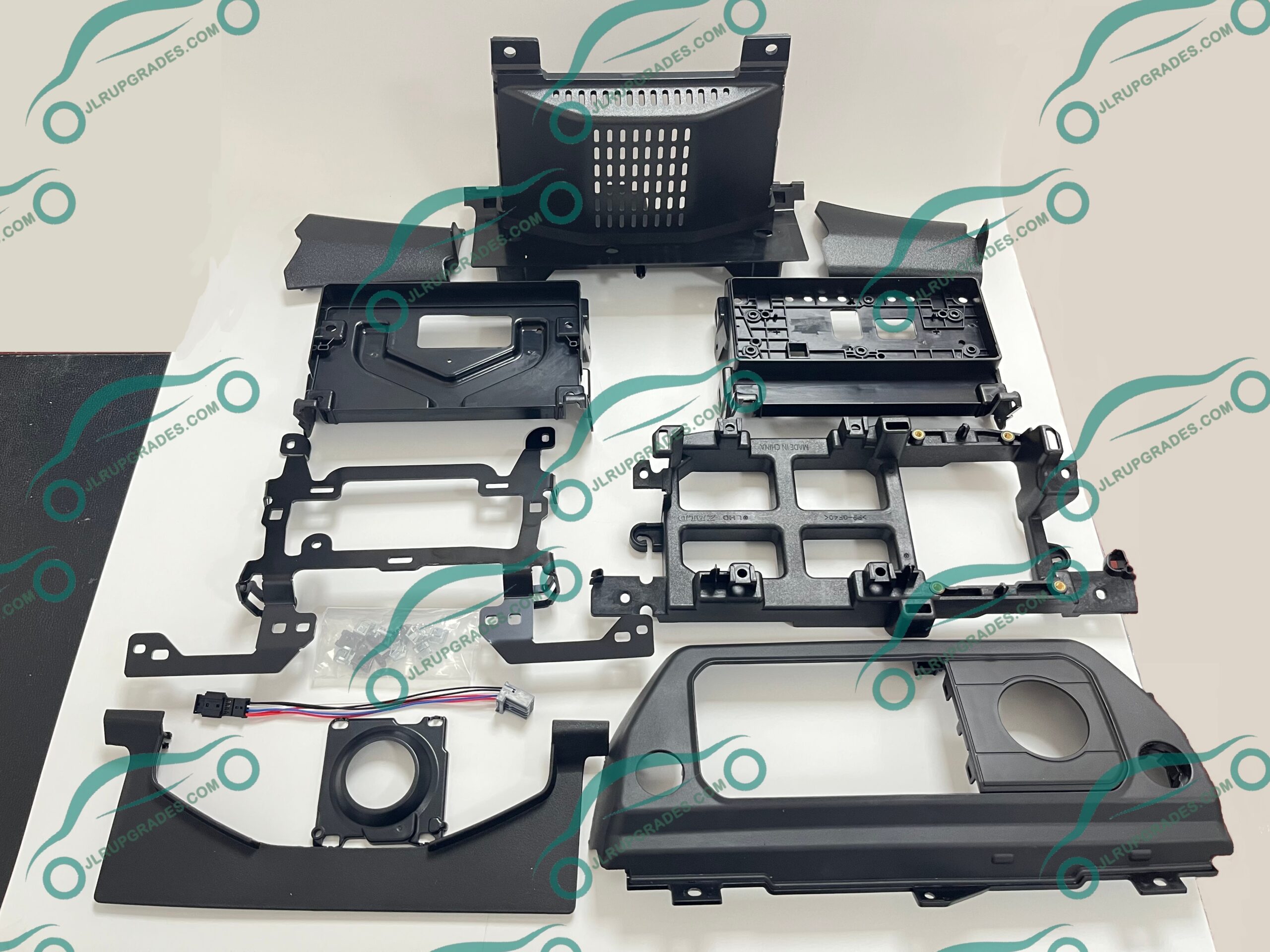 2026 Model Large Screen Mount Assembly for Land Rover