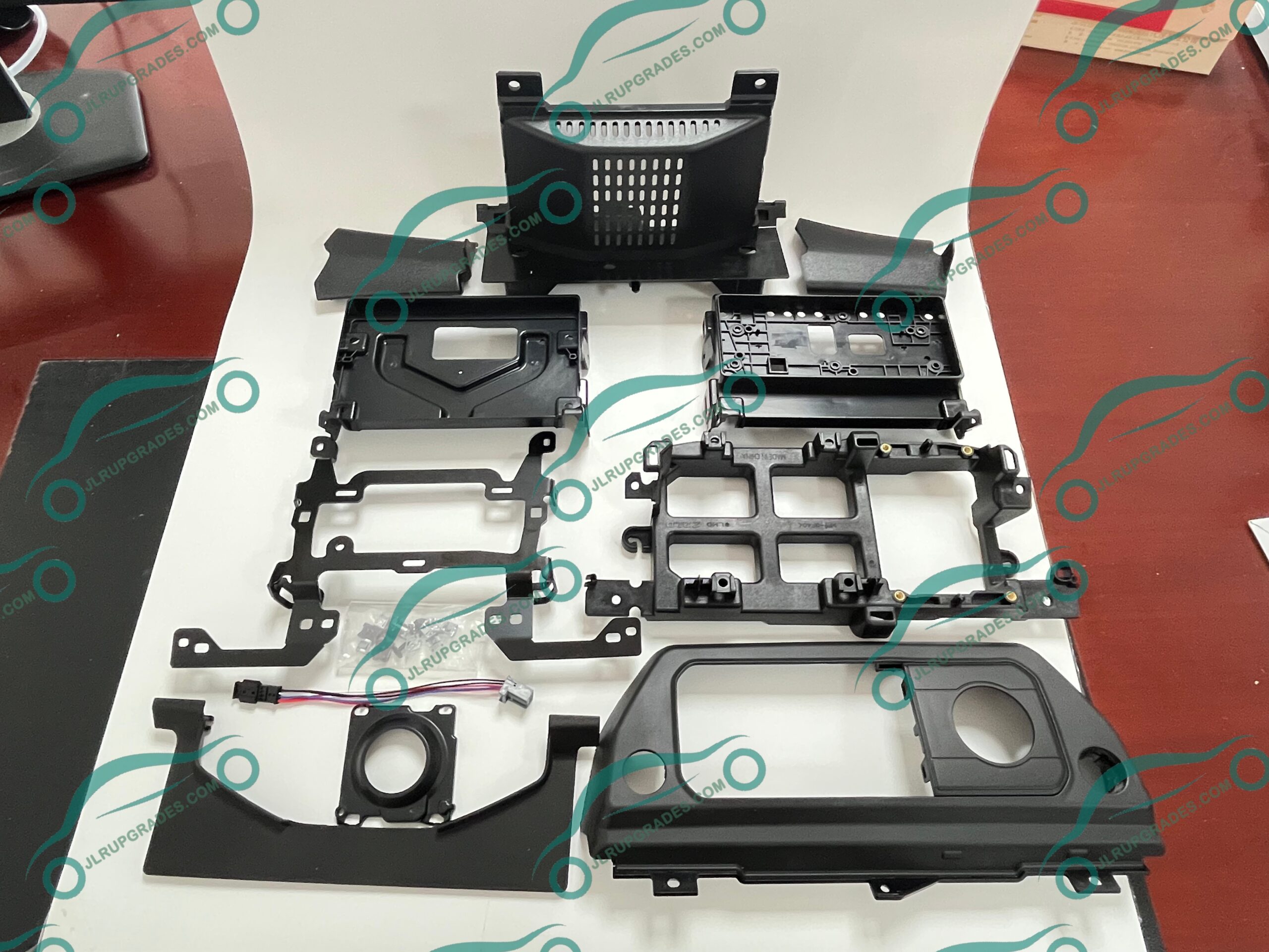 2026 Model Large Screen Mount Assembly for Land Rover